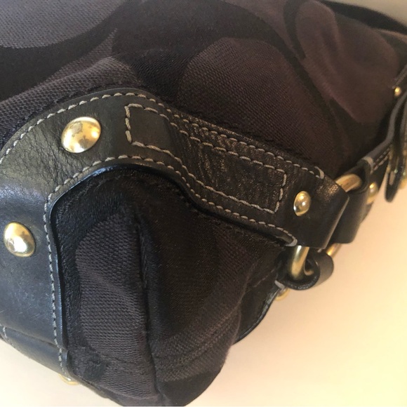 COACH CARLY SIGNATURE SHOULDER BAG - Picture 4 of 16